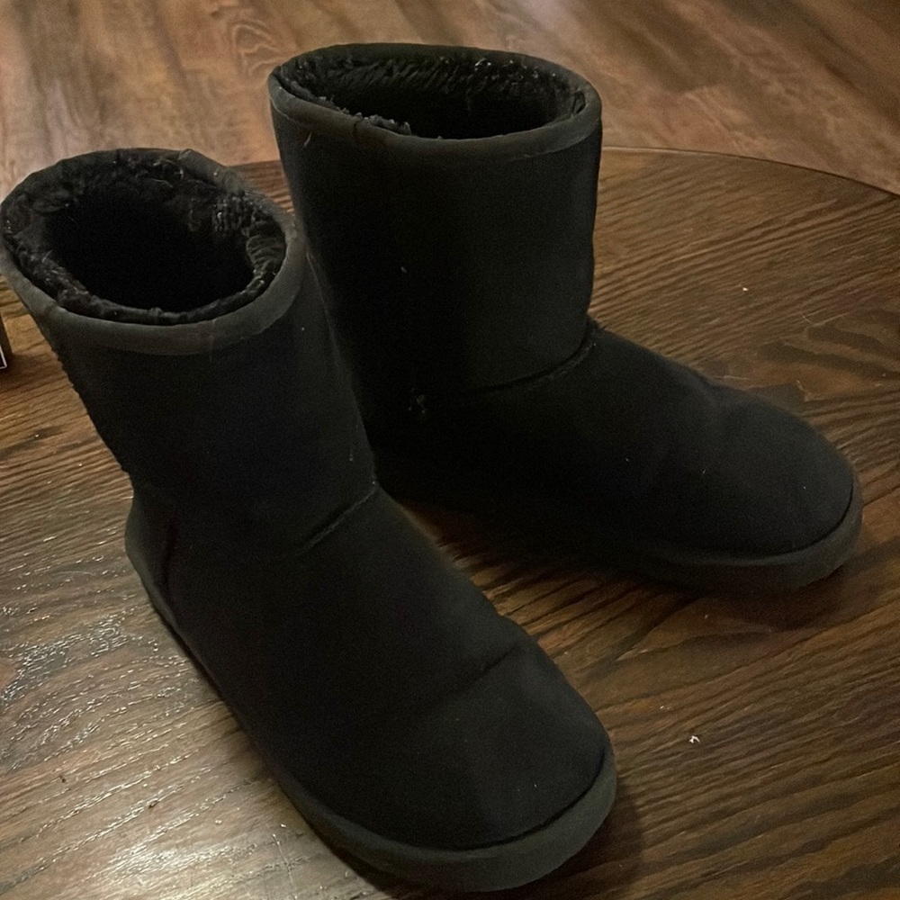 Big kids Size 4 black UGG boots